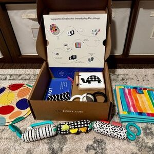 Lovevery Looker Play Kit